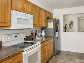 22535 SE Highland Circle 103, Issaquah WA 98029