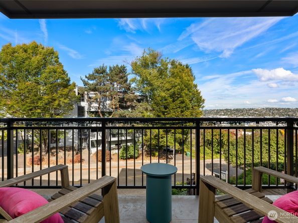 3640 26th Place W 201 B, Seattle WA 98199
