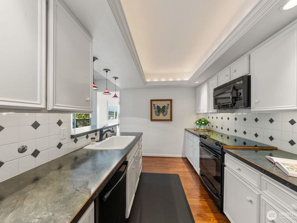 3640 26th Place W 201 B, Seattle WA 98199