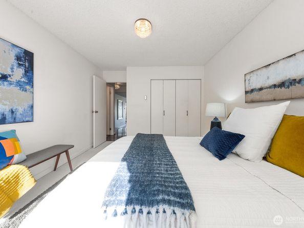 3640 26th Place W 201 B, Seattle WA 98199