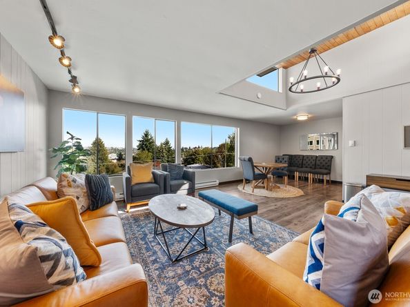3640 26th Place W 201 B, Seattle WA 98199