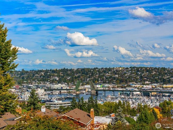 3640 26th Place W 201 B, Seattle WA 98199
