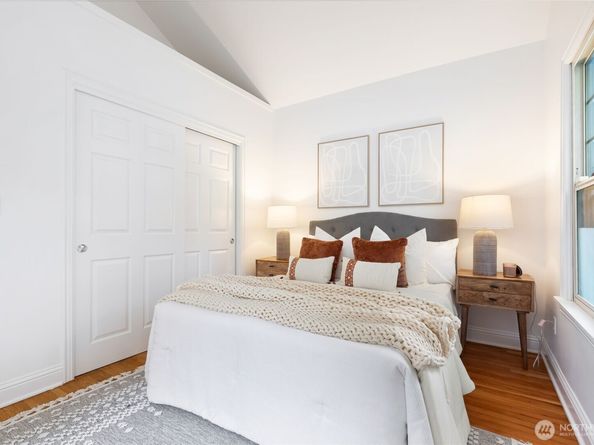 421 10th Avenue E F, Seattle WA 98102