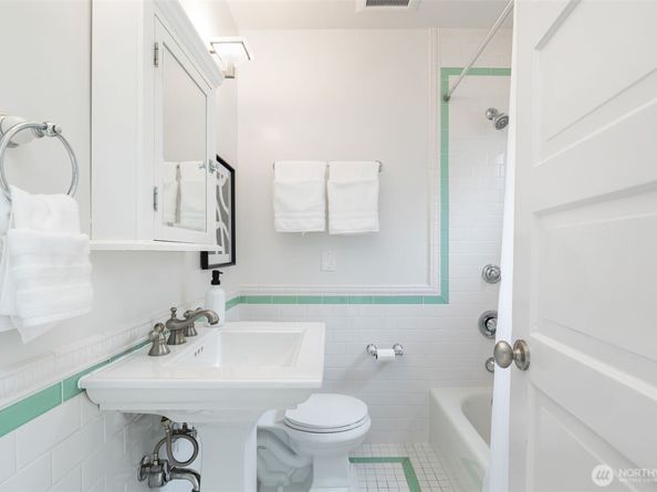 421 10th Avenue E F, Seattle WA 98102
