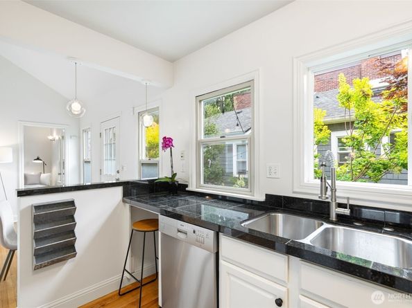 421 10th Avenue E F, Seattle WA 98102