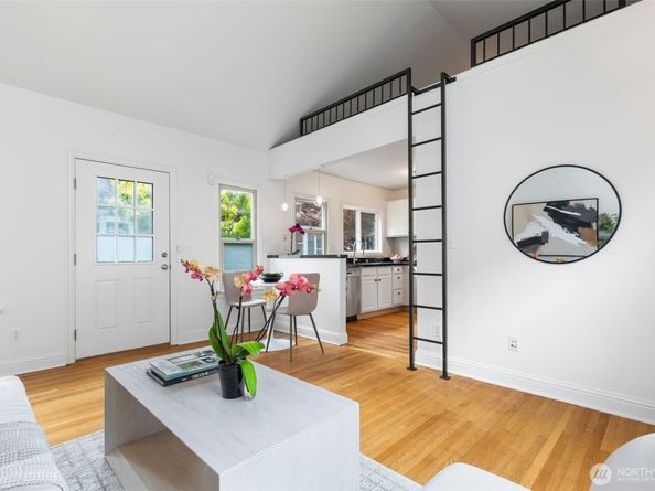 421 10th Avenue E F, Seattle WA 98102