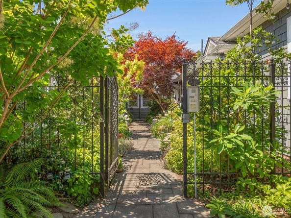 421 10th Avenue E F, Seattle WA 98102