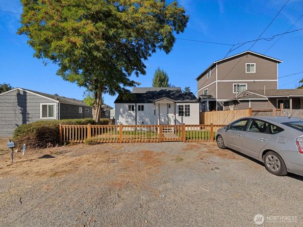 9223 38th Avenue S, Seattle WA 98118
