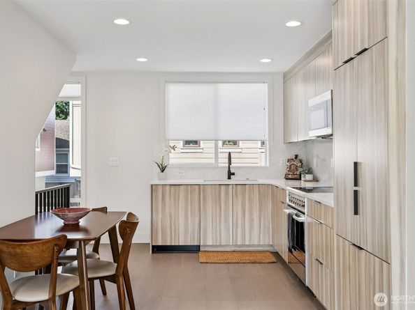 4303 Dayton Avenue N E, Seattle WA 98103
