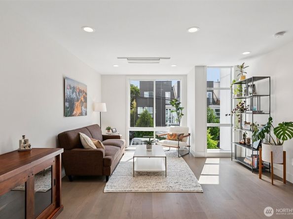 4303 Dayton Avenue N E, Seattle WA 98103