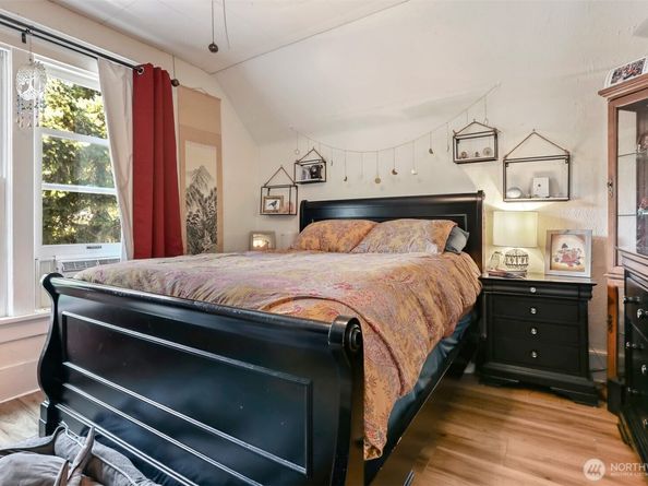 3654 35th Avenue W, Seattle WA 98199