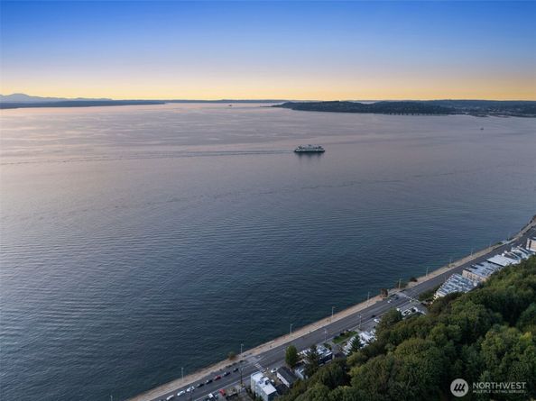 1594 Alki Avenue SW 302, Seattle WA 98116