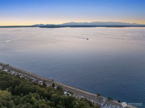 1594 Alki Avenue SW 302, Seattle WA 98116