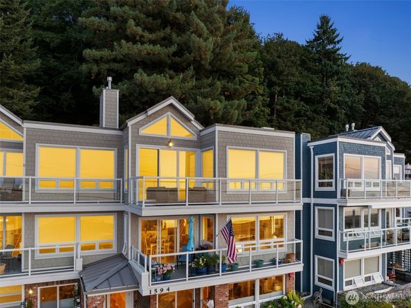 1594 Alki Avenue SW 302, Seattle WA 98116