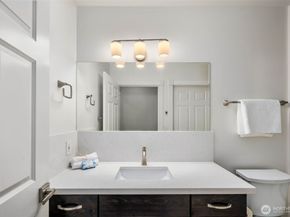 1594 Alki Avenue SW 302, Seattle WA 98116