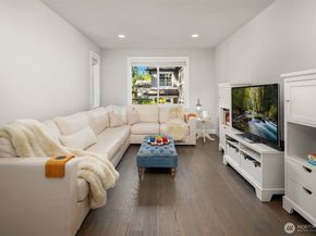 4525 90th Avenue SE, Mercer Island WA 98040