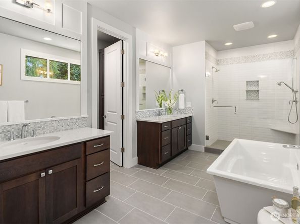 4525 90th Avenue SE, Mercer Island WA 98040