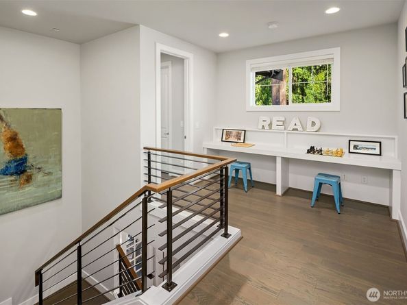 4525 90th Avenue SE, Mercer Island WA 98040