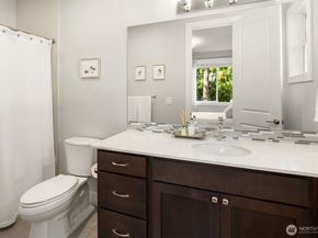 4525 90th Avenue SE, Mercer Island WA 98040