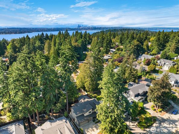 4525 90th Avenue SE, Mercer Island WA 98040