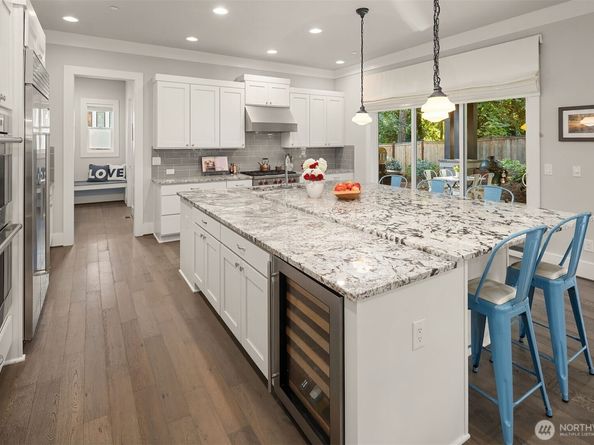4525 90th Avenue SE, Mercer Island WA 98040