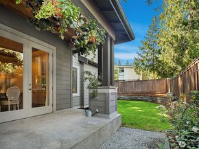4525 90th Avenue SE, Mercer Island WA 98040