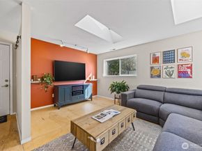 10332 Midvale Avenue N, Seattle WA 98133