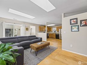 10332 Midvale Avenue N, Seattle WA 98133