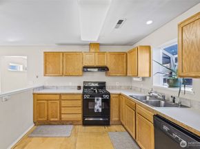 10332 Midvale Avenue N, Seattle WA 98133