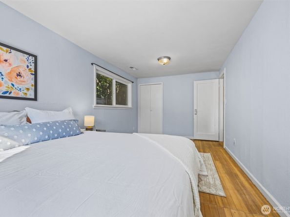 10332 Midvale Avenue N, Seattle WA 98133