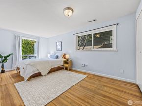 10332 Midvale Avenue N, Seattle WA 98133