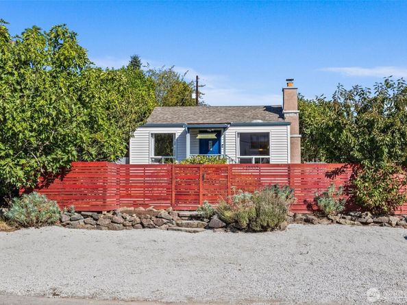 10332 Midvale Avenue N, Seattle WA 98133