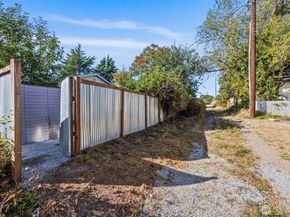 10332 Midvale Avenue N, Seattle WA 98133