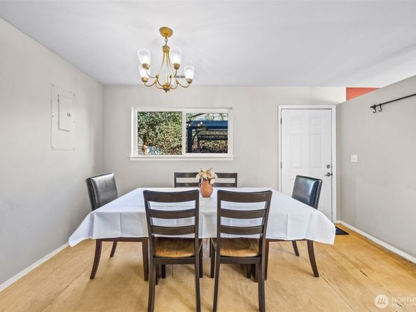 10332 Midvale Avenue N, Seattle WA 98133