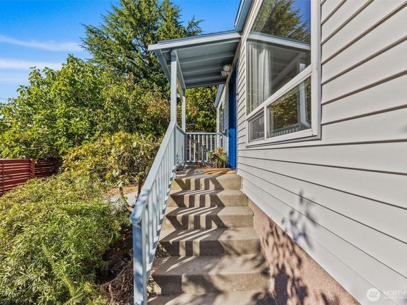 10332 Midvale Avenue N, Seattle WA 98133