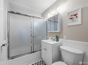 10332 Midvale Avenue N, Seattle WA 98133