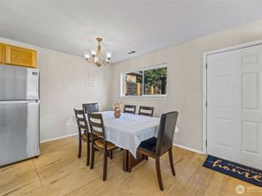 10332 Midvale Avenue N, Seattle WA 98133
