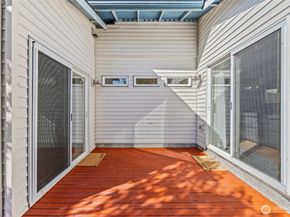 10332 Midvale Avenue N, Seattle WA 98133