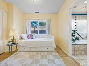 10332 Midvale Avenue N, Seattle WA 98133