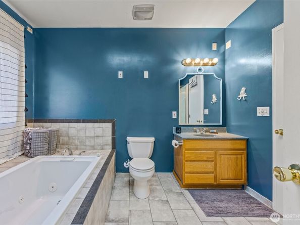10332 Midvale Avenue N, Seattle WA 98133