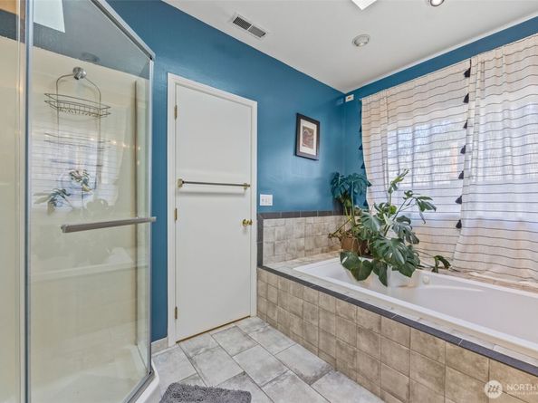 10332 Midvale Avenue N, Seattle WA 98133