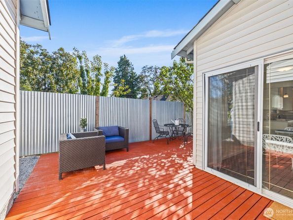 10332 Midvale Avenue N, Seattle WA 98133