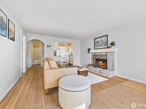 10332 Midvale Avenue N, Seattle WA 98133