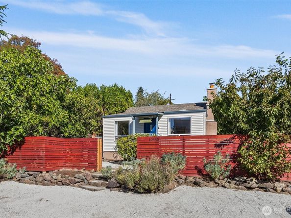 10332 Midvale Avenue N, Seattle WA 98133