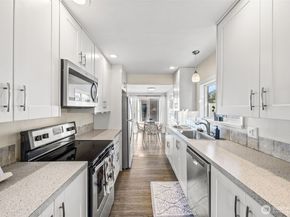 10332 Midvale Avenue N, Seattle WA 98133