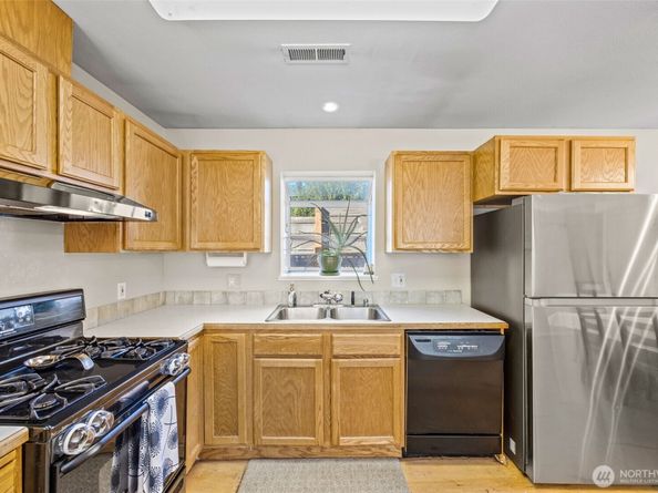 10332 Midvale Avenue N, Seattle WA 98133