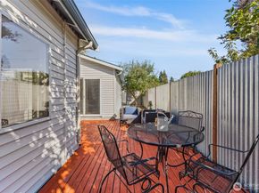 10332 Midvale Avenue N, Seattle WA 98133