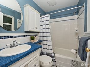 12019 B 25th Avenue NE, Seattle WA 98125