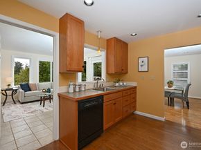 12019 B 25th Avenue NE, Seattle WA 98125