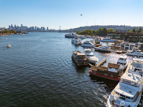 2401 N Northlake Way L6, Seattle WA 98103